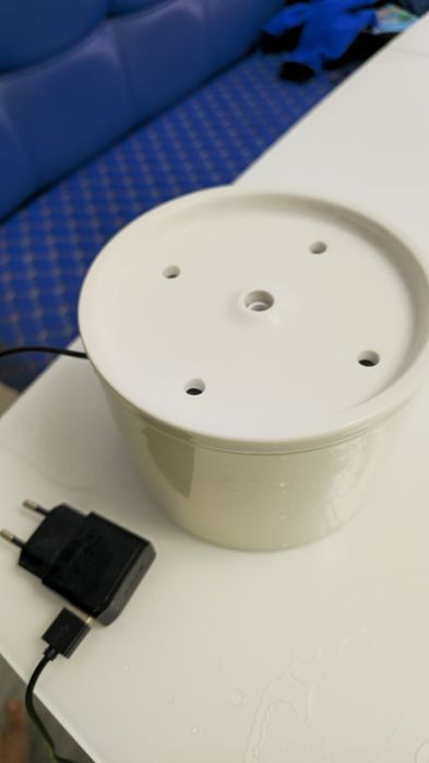 Фонтан, поилка для кошек и собак