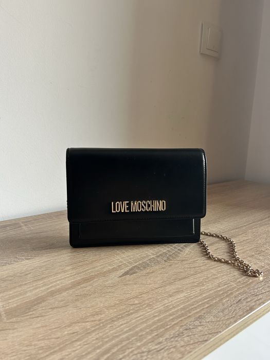 Оригинална чанта на Love Moschino