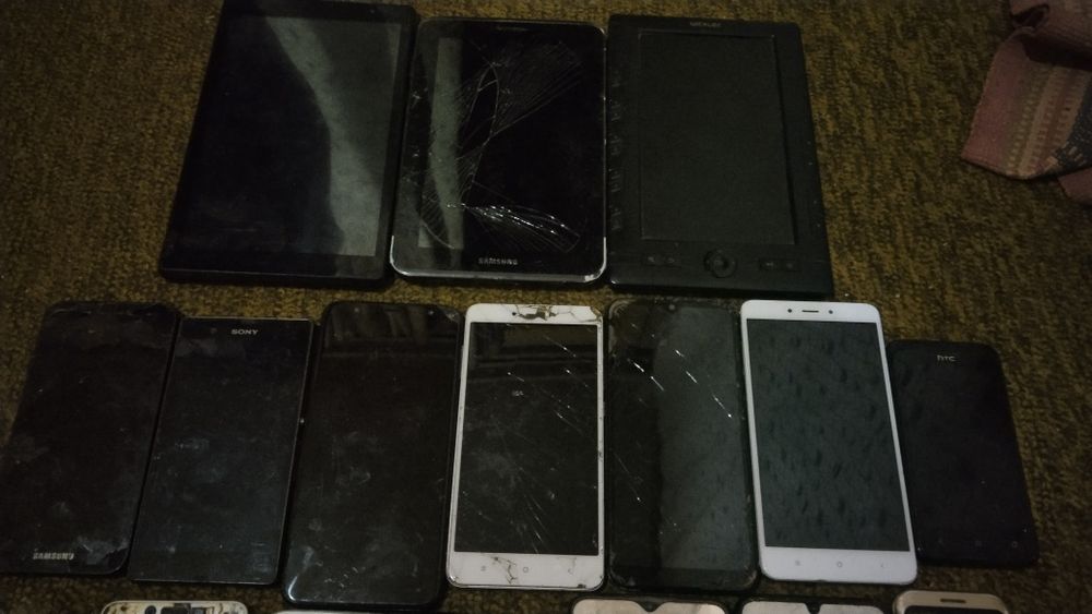 Телефоны на запчасти.