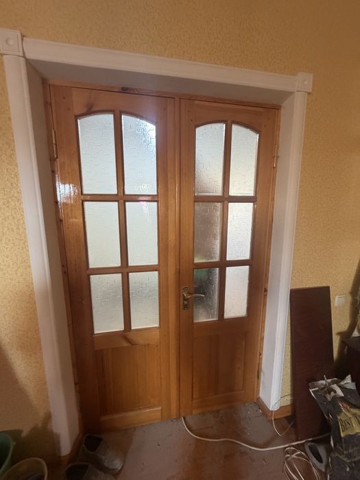 Taxta eshik sotiladi holati zor