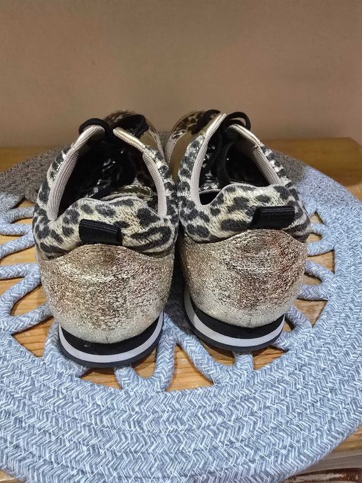 Оригинални маратонки Guess