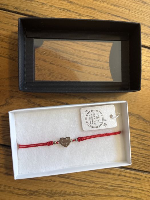 Гривна червен конец