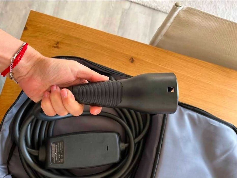 Зарядна станция TESLA Universal Mobile Charger Gen2 7.4kW монофазна 32A