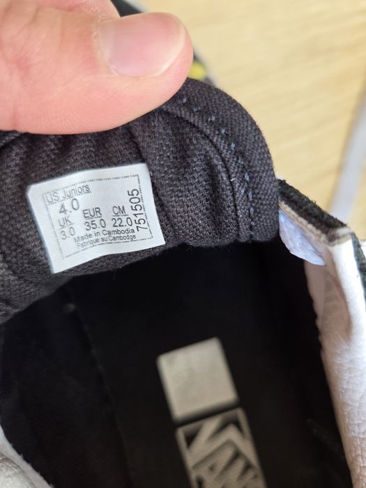 Велурени кецове Vans