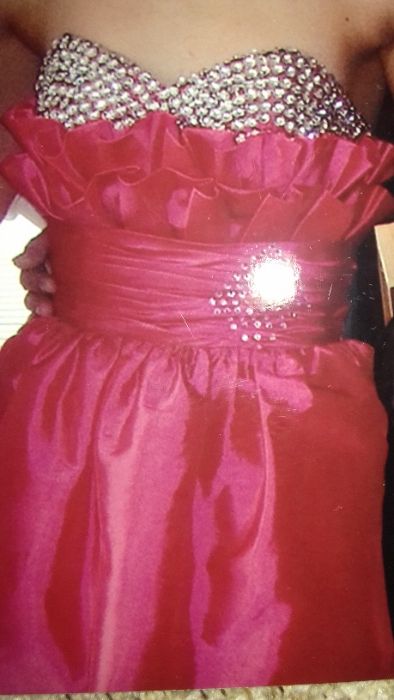 Официална рокля с камъни Сваровски;    Рокля с ресни