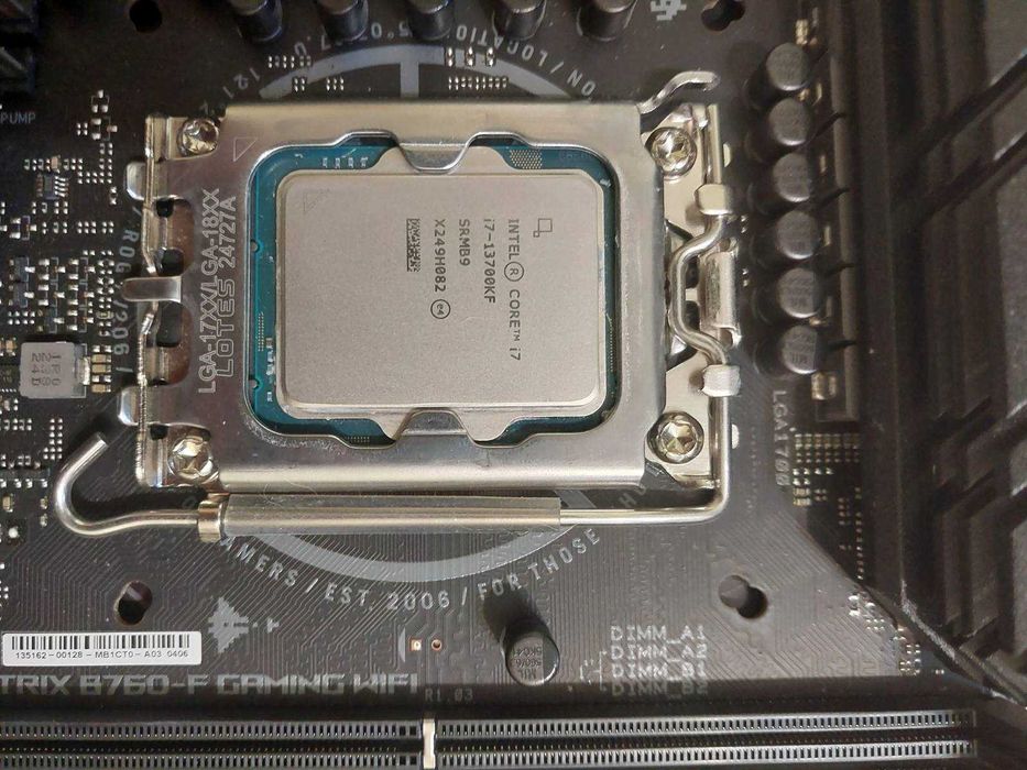 Intel Core i7 13700KF + Asus Rog Strix B760-F Gaming Wi-Fi DDR5