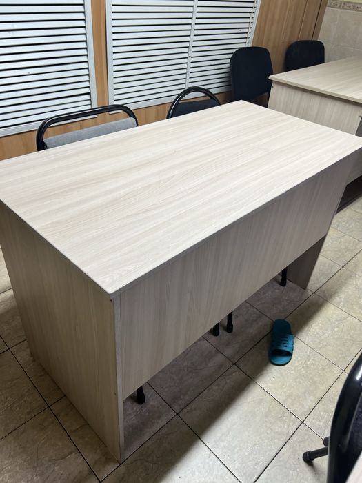 Продам парты, столы.