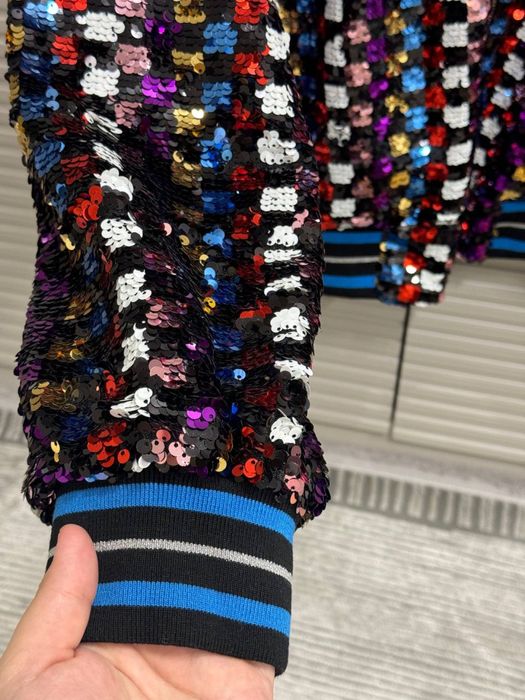 Бомбер с пайетками бренда KIWE