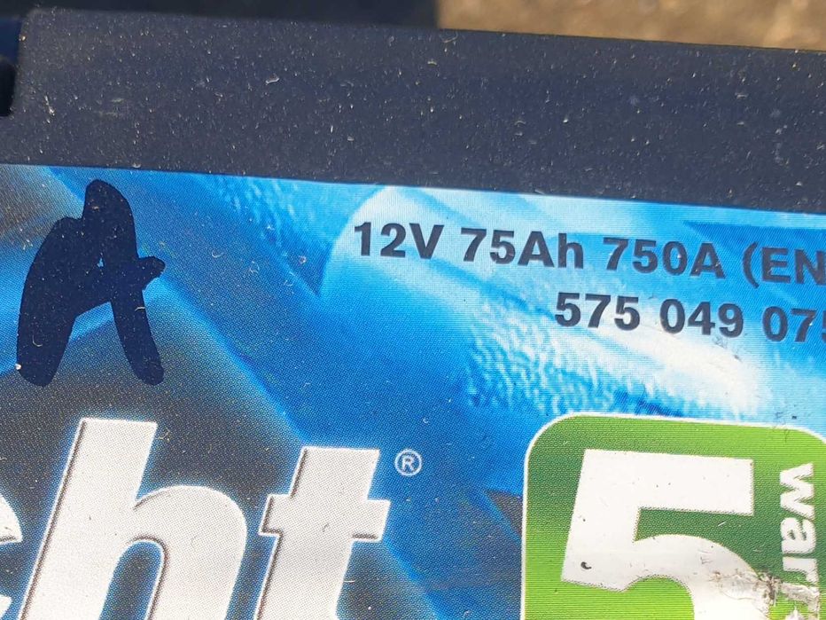 Vând acumulator auto