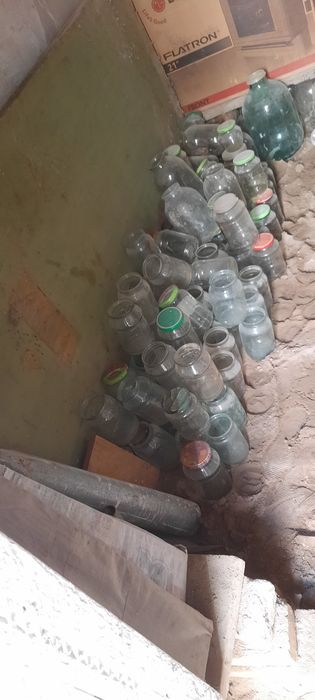 Шиша банкалар сотилади.