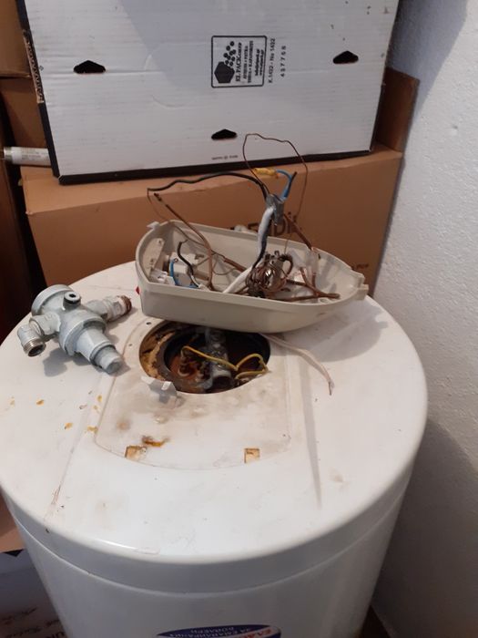 Бойлер 120л Елдом.3 kw.Вертикален.