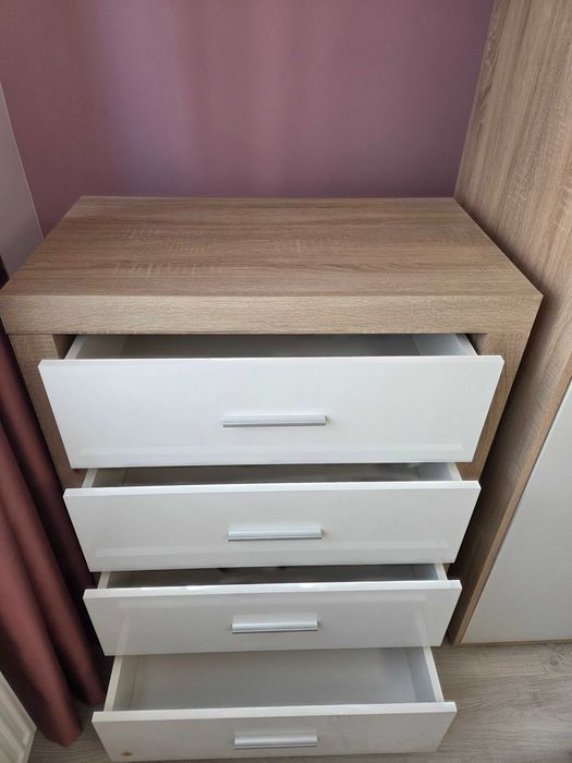 Vand dulap de haine si comoda cu sertare