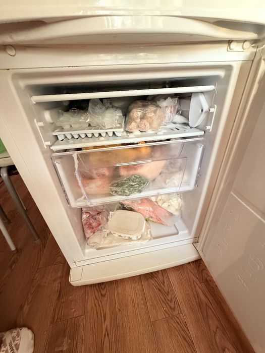 Холодильник indesit