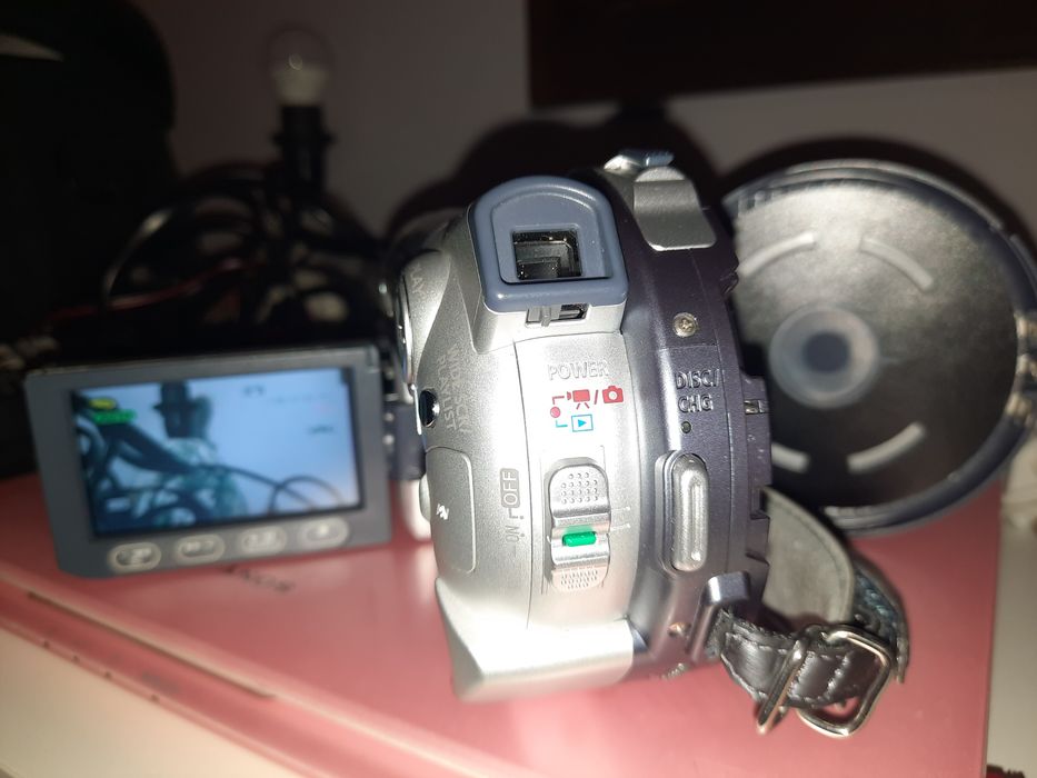 Видеокамера CANON DC 100
