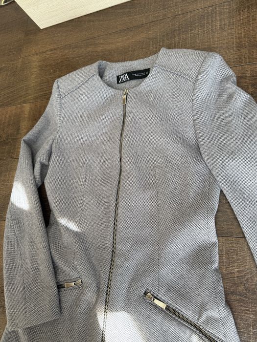 Дамско палто ZARA тъмно синьо с бяло