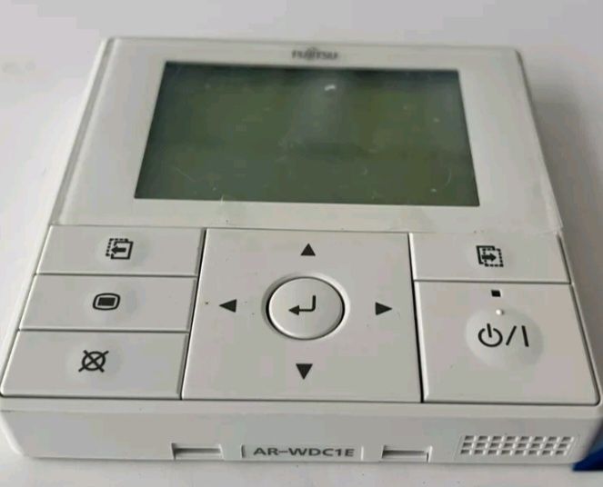 Telecomanda cu 3 fire FUJITSU (AR-WDC1E (UTY-RVNYM)