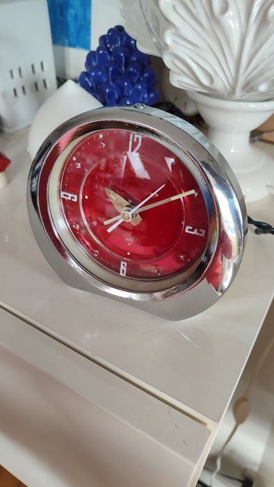 Стар часовник будилник отличен