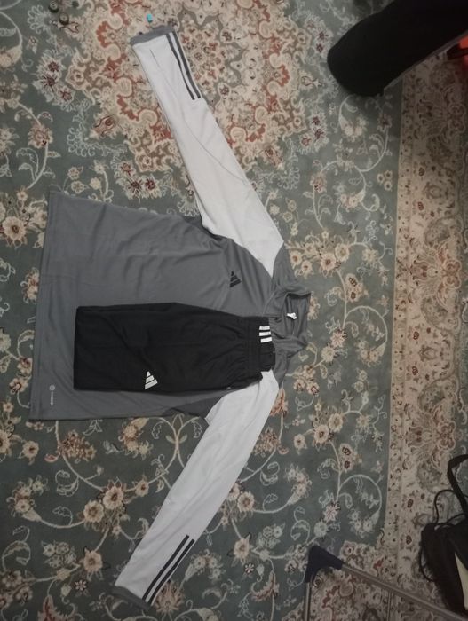Тренировочный костюм Адидас