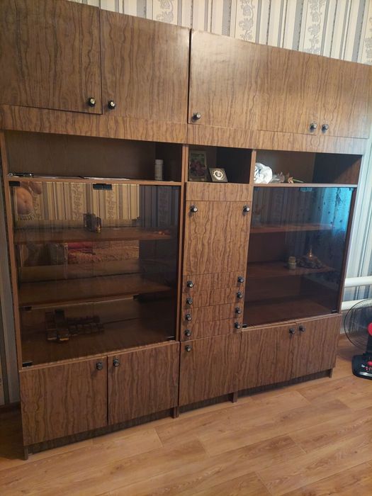 Продаётся мебель(стенка)