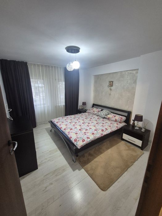 Apartament de vanzare 3 camere - Targoviste Micro 3- str. Constantin Brancoveanu nr 70