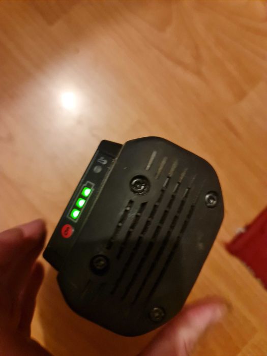 acum incarcat bosch 36v cu 4a