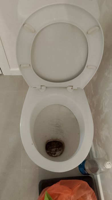 Продам унитаз с бачком
