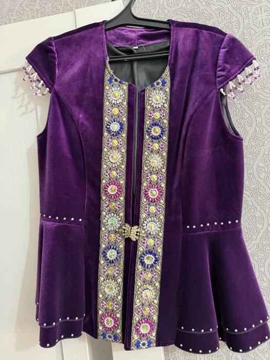 Продам платья и кажекей