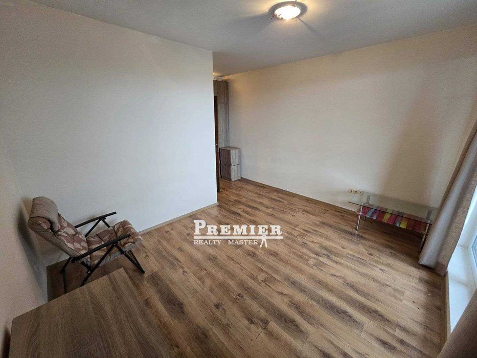 Светъл и просторен двустаен в Равда