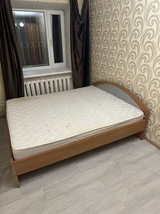 Кровать с матрасом