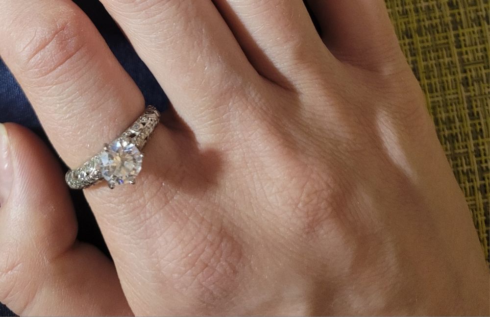 Продам серьги, кольцо и колье в отличном состоянии