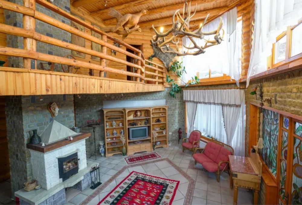 Дава се под наем Къща в Банско - 685 кв.м за 1122 € - Снимка #2