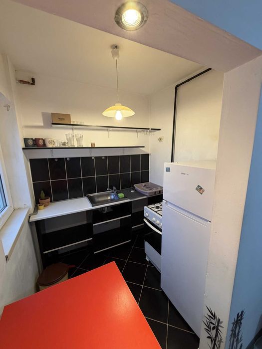 Proprietar inchiriez garsoniera decomandata