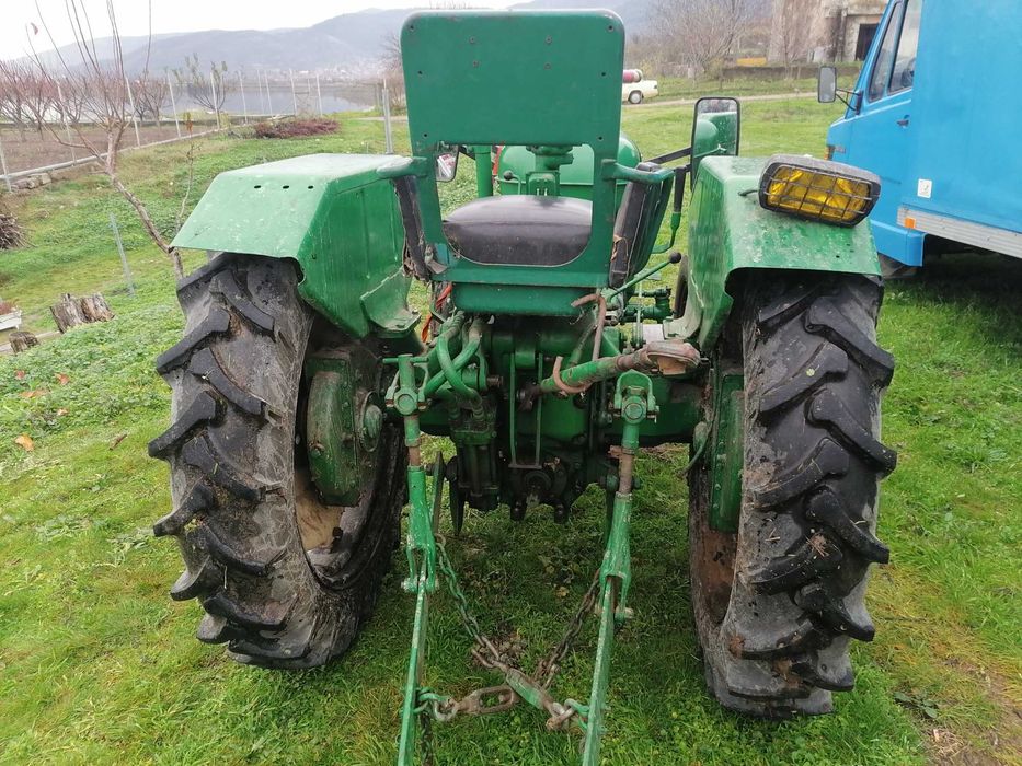 Продавам трактор DT 20  5500лв и инвентар  и ремарке самосвал