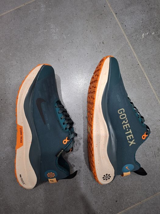 Продам кроссовки nike