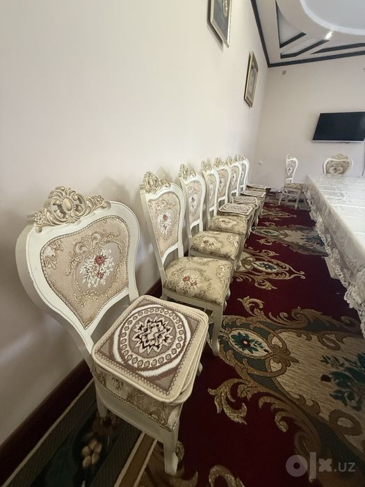 Стол и стуллар сотилади