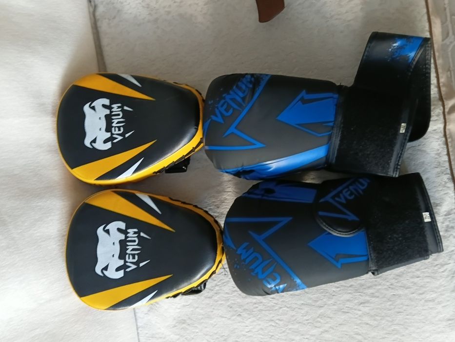 Боксерская перчатка комплетк