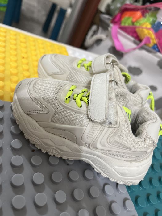 Детские кроссовки