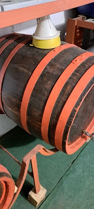 Vând Butoi Dud 70 L, Butoi Fag 110 L,  și Butoi Grecia 110 L