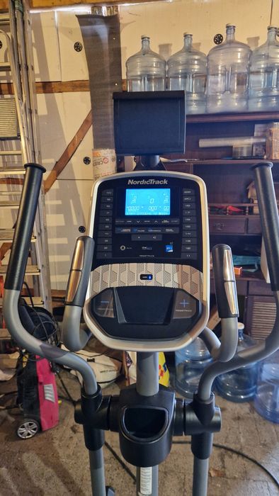 De vanzare bicicleta (stepper) eliptica nordictrack SE 3I