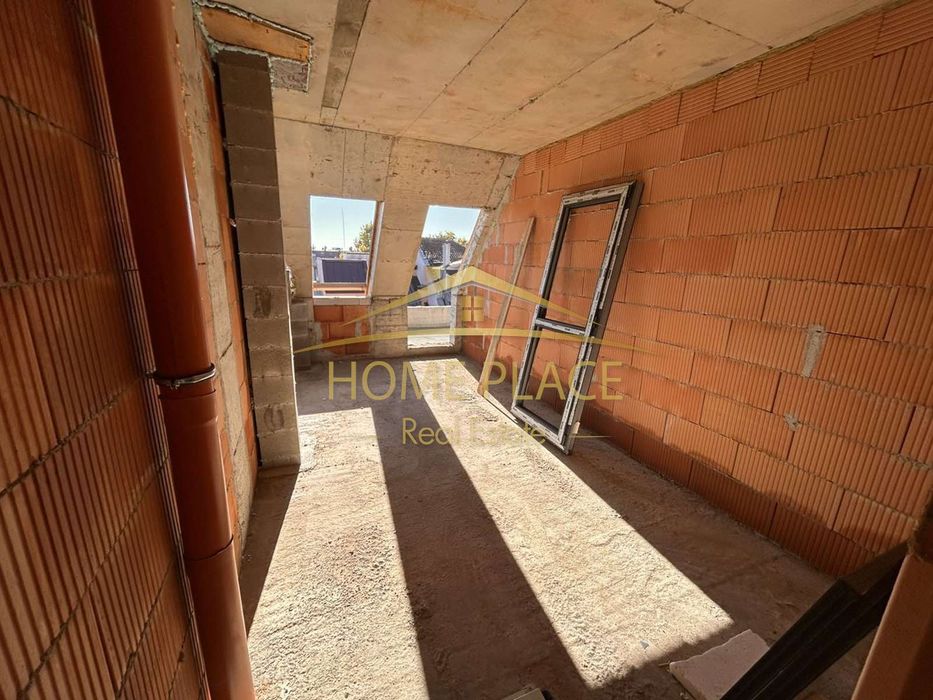 Продава се Четиристаен апартамент в Варна, Окръжна болница - 184 кв.м за 971 €/кв.м - Снимка #3