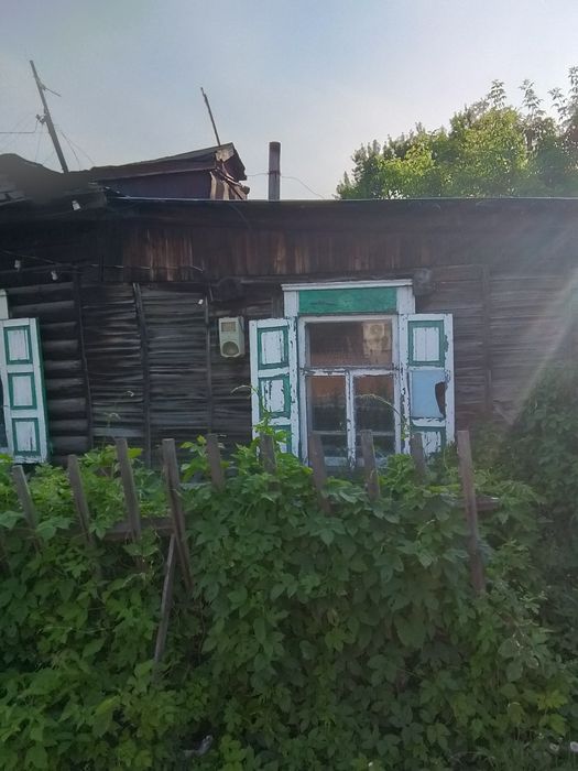 Продам пол дома в центре