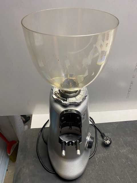 Професионална кафе мелачка