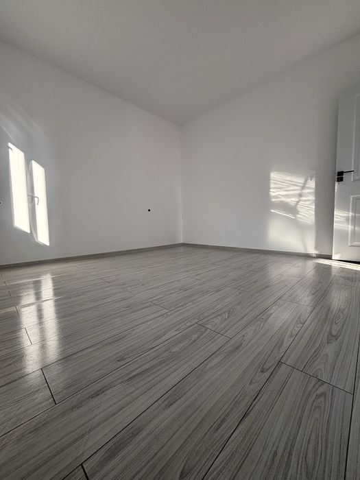 Vand casa 4 camere navodari zona linistita