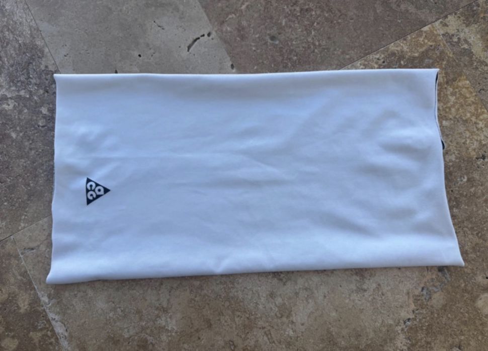 Nike acg neckwrap cu 2 fete camo & white