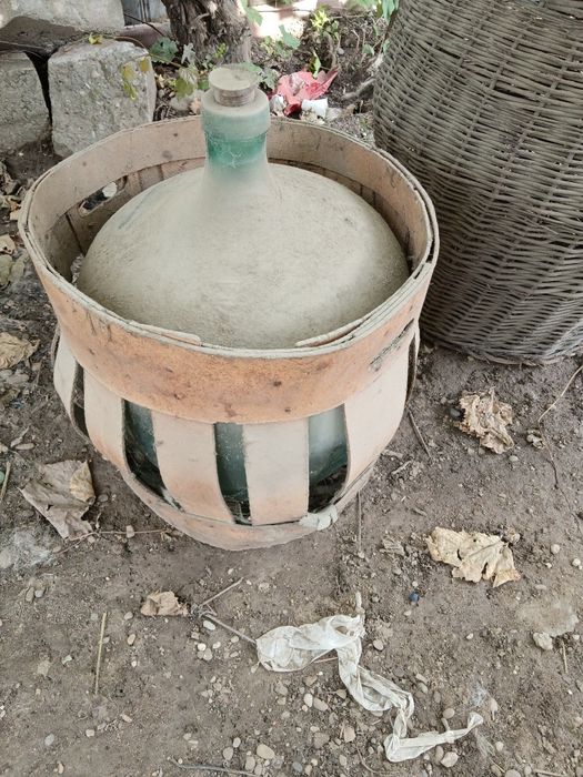 Damigeana de sticla cu coș