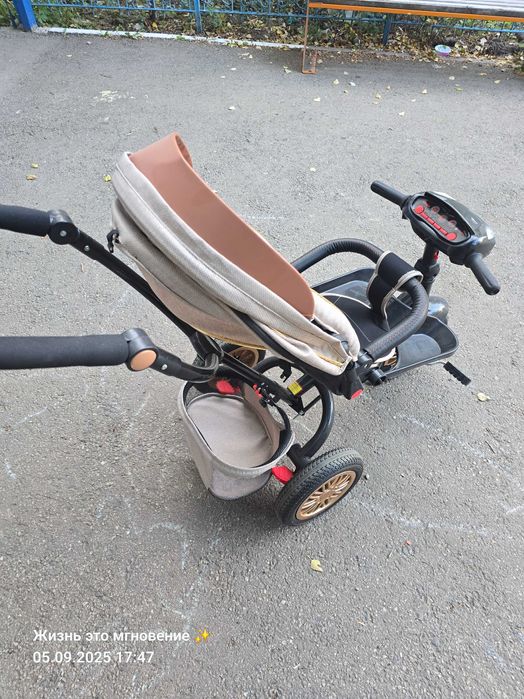 Детский велосипед трёхколёсный