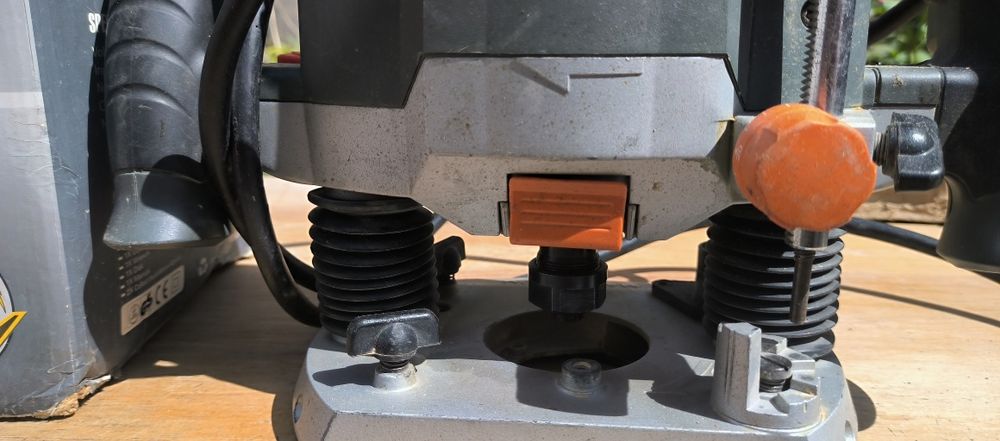 Фрезер Crown industrial 2050 w