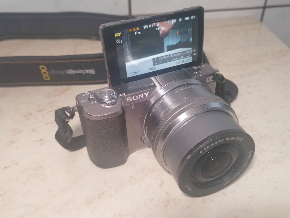 Camera mirrorless Sony A5100 kit cu obiectiv