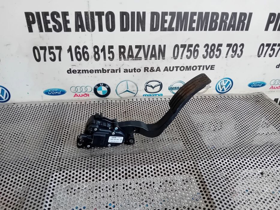 Pedala Acceleratie Dacia Duster 1.5 Dci Motor K9KR858 Cutie Manuala 4X4 TL8B005 Cod 18010613R