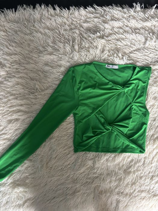 Zara асиметричен топ